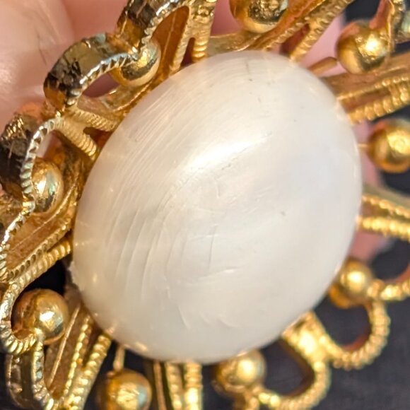 V. Uncas Bakelite Cabochon Floral Ring - Picture 6 of 8